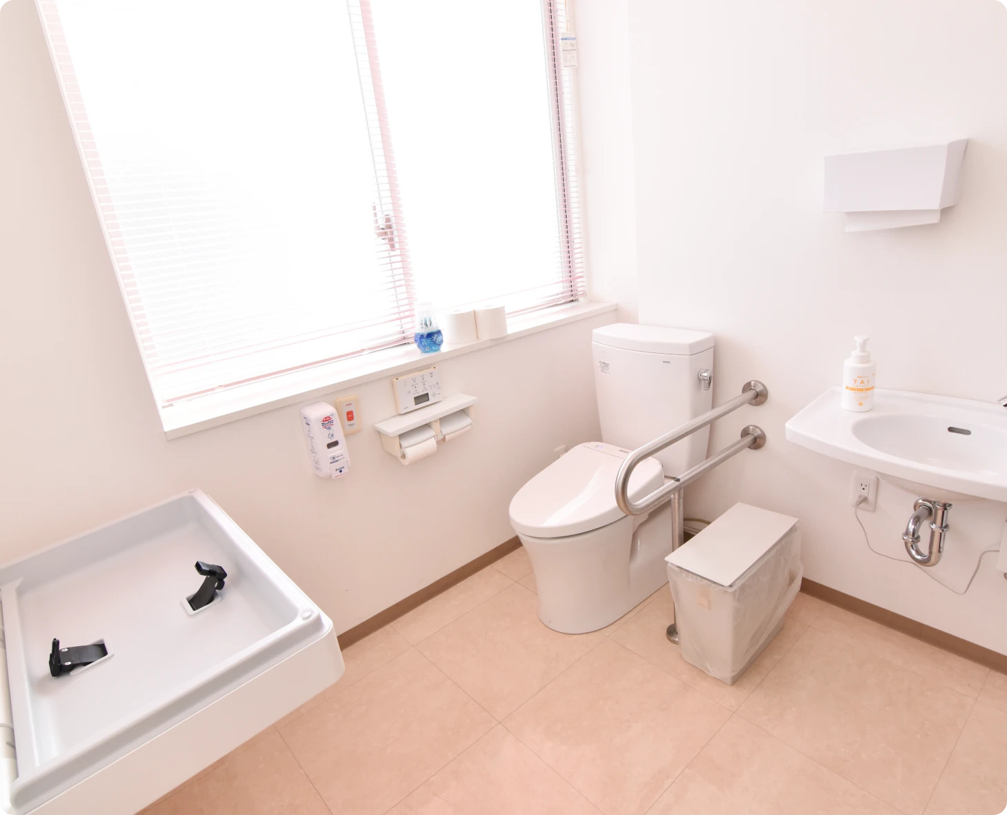 トイレでおむつ替えもできます